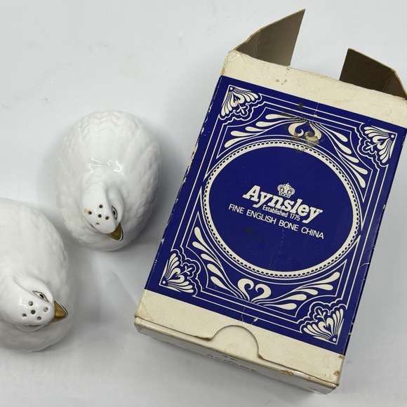 Aynsley Hand Painted Fine Bone China Salt And Pepper Shakers Birds Quail Doves - Picture 8 of 9